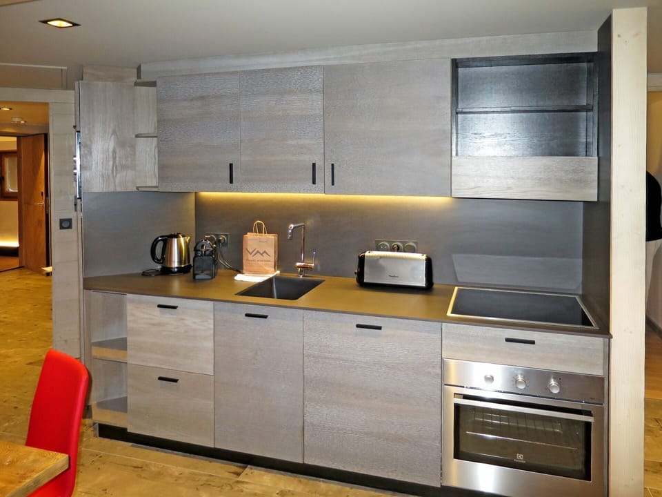 Countertop, Cabinetry, Furniture, Room, Kitchen, Property, Major Appliance, Cupboard, Microwave Oven, Kitchen Appliance