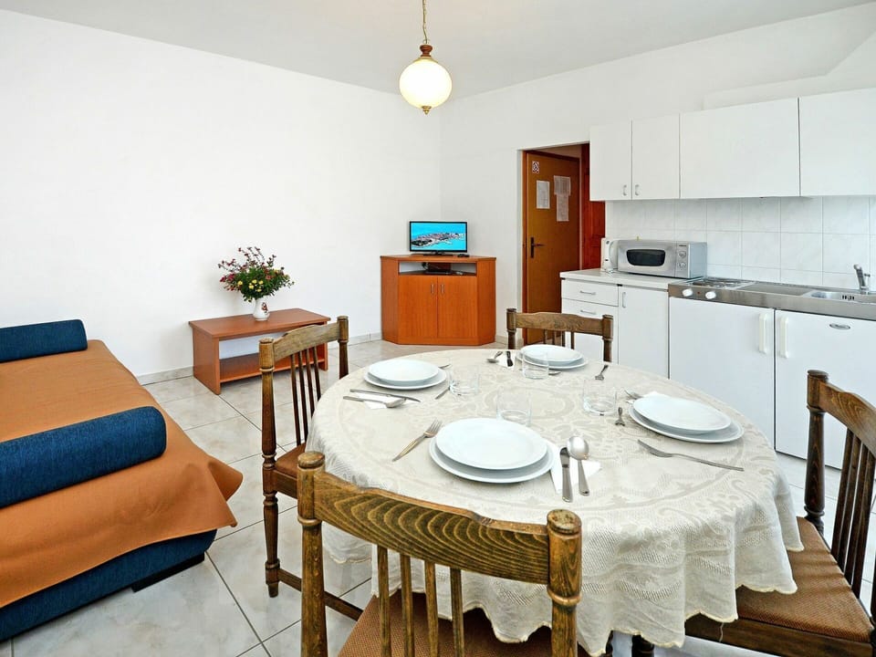 Room, Property, Furniture, Building, Table, Interior Design, House, Dining Room, Real Estate, Floor