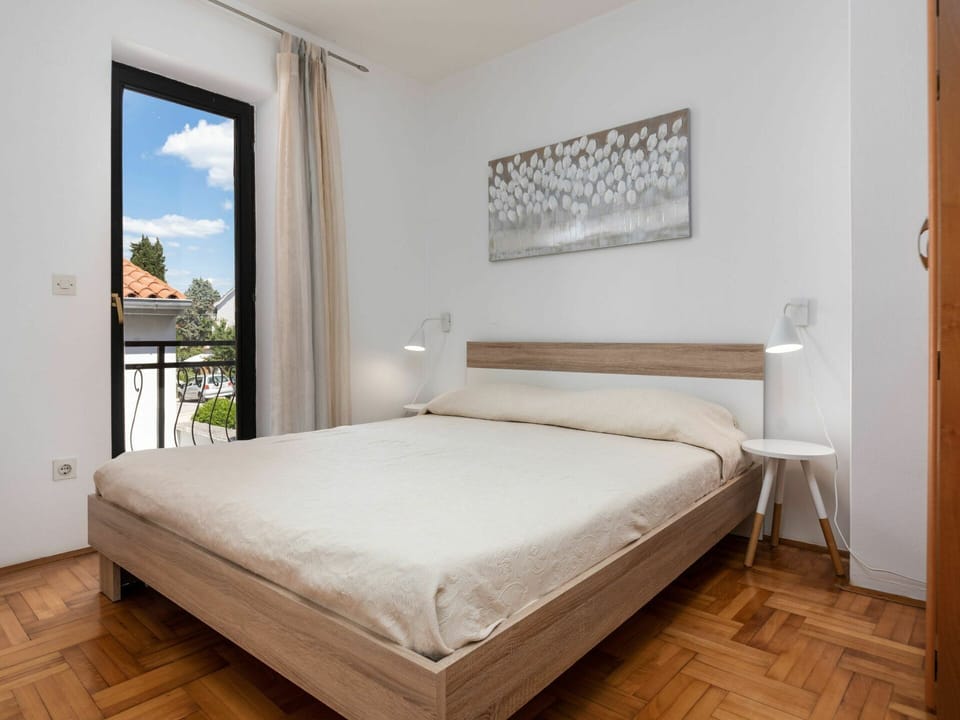 Property, Building, Furniture, Comfort, Wood, Pillow, Interior Design, Bed Frame, Shade
