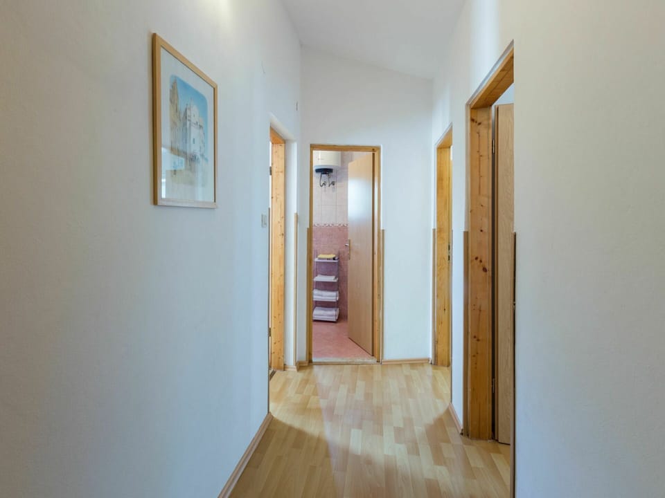 Room, Property, Floor, Wood Flooring, Hardwood, Building, House, Wall, Wood, Interior Design