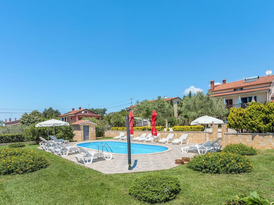 Property, Swimming Pool, Resort, Real Estate, Building, Vacation, Estate, House, Resort Town, Residential Area