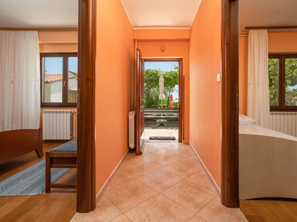 Property, Room, Building, Floor, Interior Design, House, Real Estate, Architecture, Furniture, Door