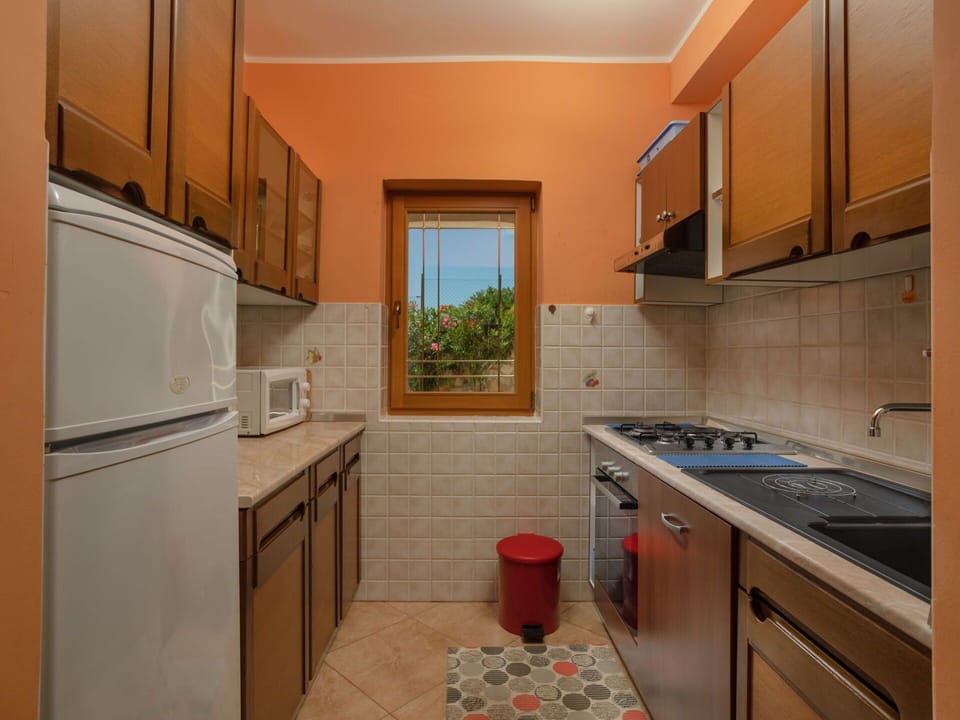 Countertop, Property, Room, Cabinetry, Furniture, Kitchen, Building, Tile, Interior Design, House