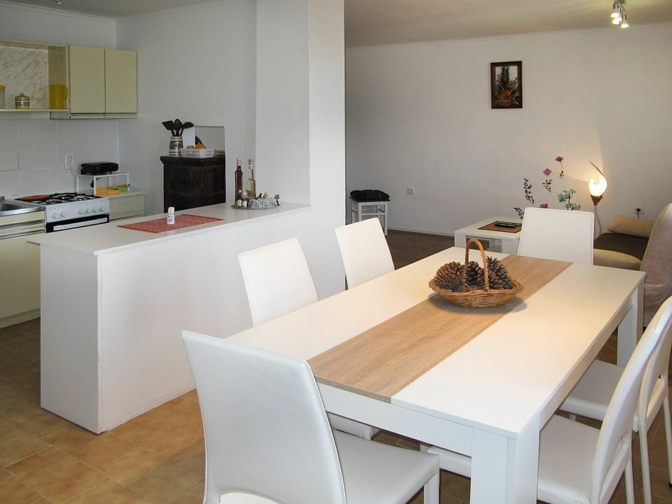 Room, Property, Furniture, Dining Room, Interior Design, Floor, Table, Building, House, Real Estate