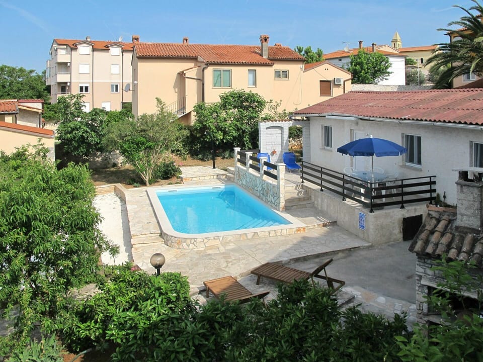 Property, Building, House, Swimming Pool, Town, Real Estate, Apartment, Residential Area, Villa, Home