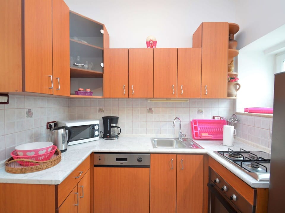 Cabinetry, Countertop, Kitchen Sink, Property, Sink, White, Kitchen, Tap, Kitchen Appliance, Wood