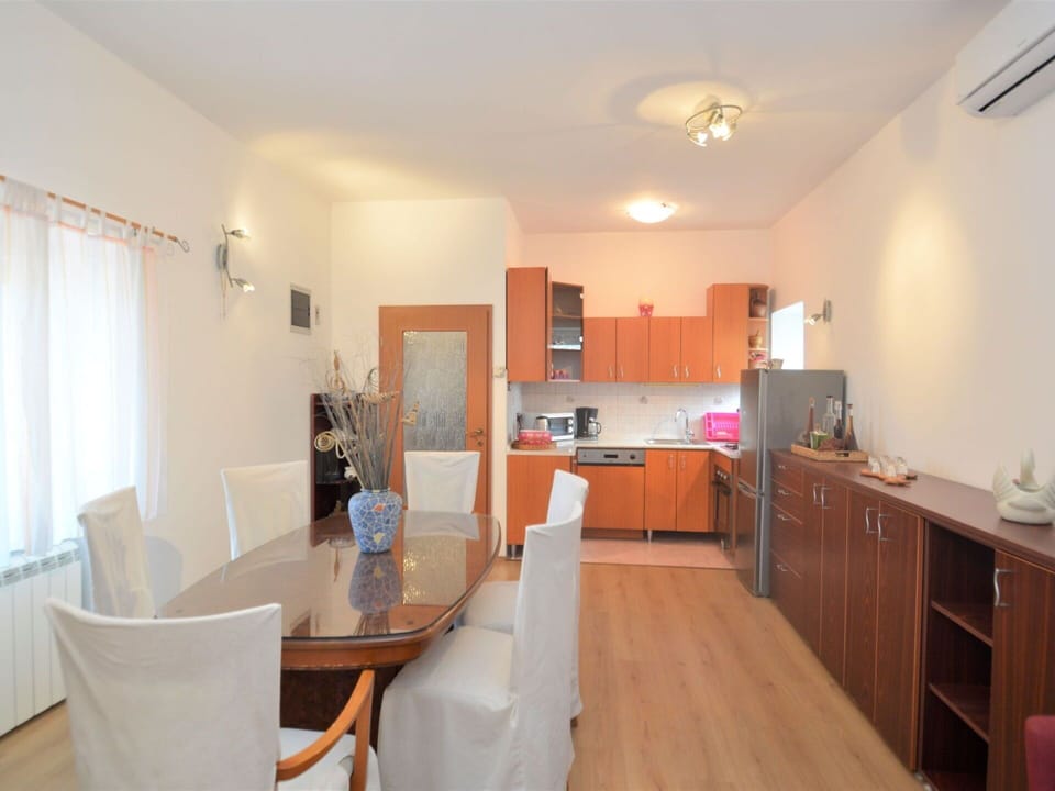 Cabinetry, Property, Furniture, Table, Countertop, Wood, Chair, Interior Design, Building, Floor
