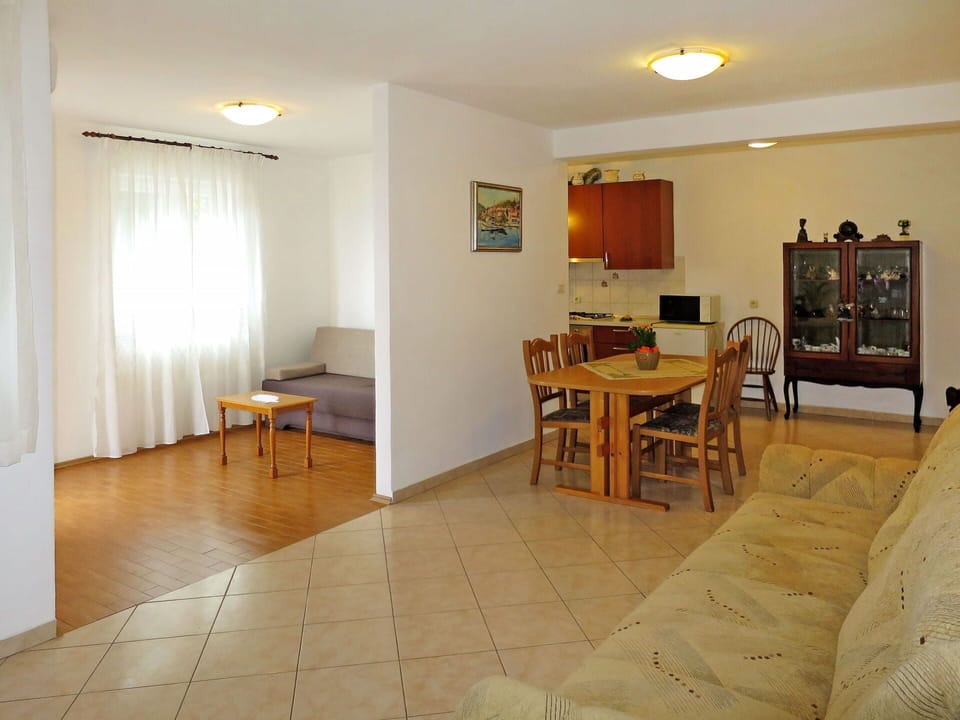 Table, Furniture, Property, Television, Building, Wood, Lighting, Picture Frame, Interior Design, Chair