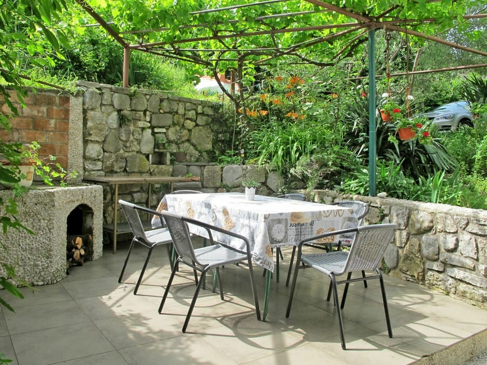 Property, Backyard, Patio, Yard, Courtyard, Outdoor Table, Furniture, Garden, Table, Room