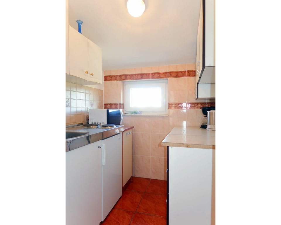 Room, Property, Kitchen, Building, Cabinetry, Furniture, House, Countertop, Major Appliance, Interior Design