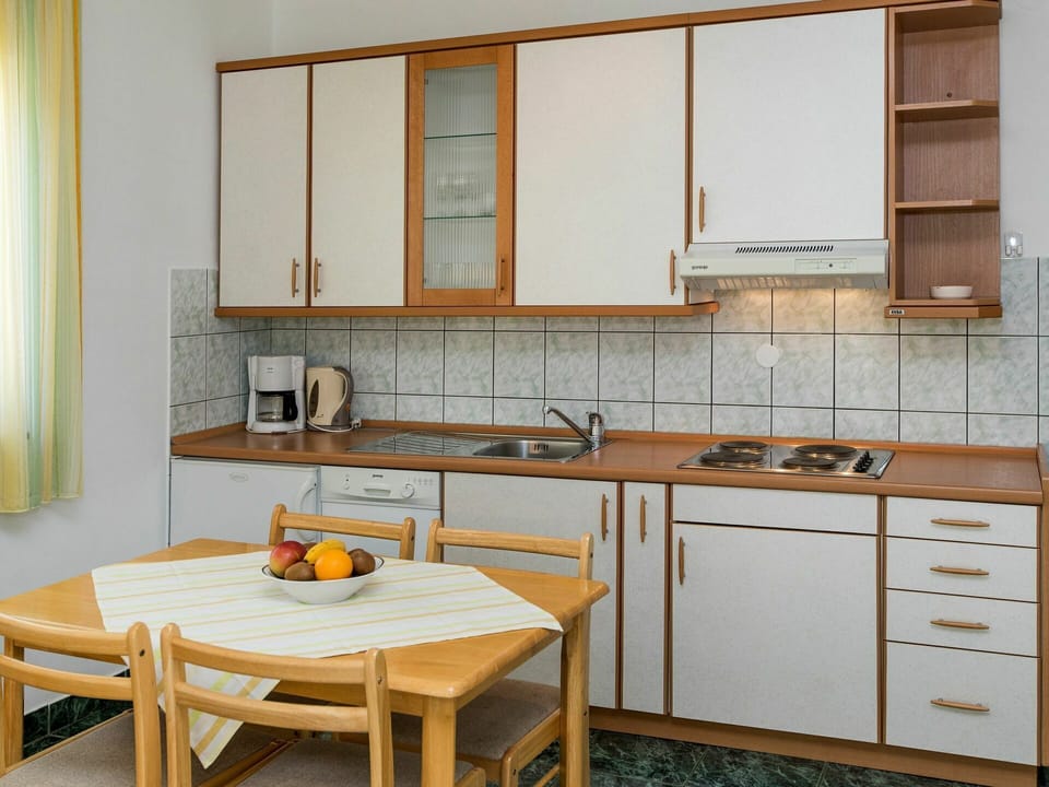 Tap, Kitchen Sink, Cabinetry, Sink, Countertop, Property, Furniture, Window, Building, Plumbing Fixture