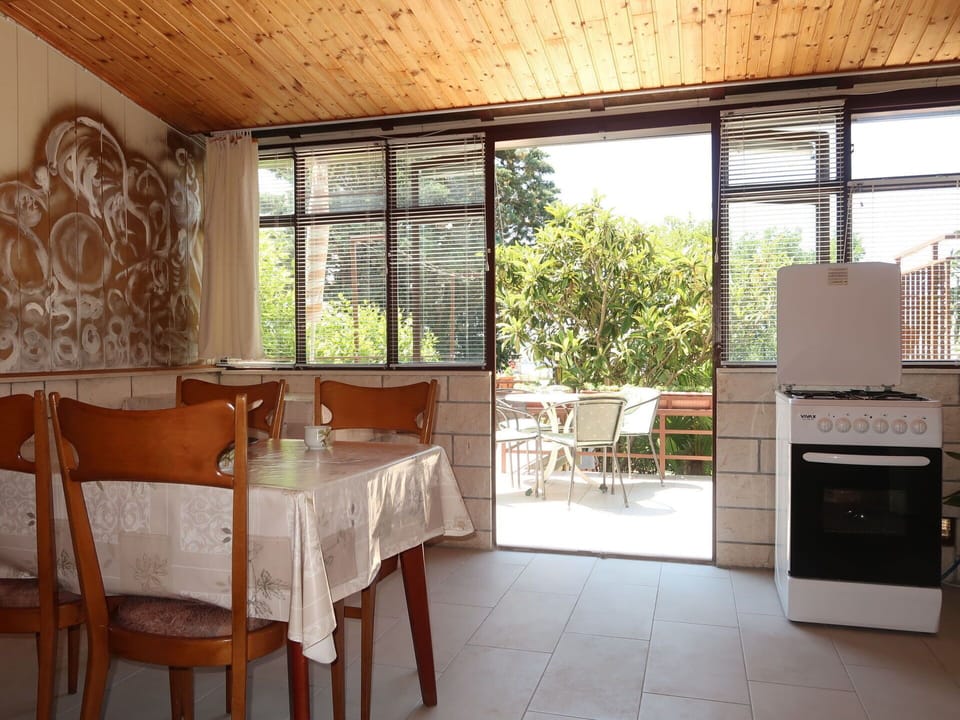 Furniture, Table, Building, Property, Chair, Window, Wood, Interior Design, Floor, Flooring