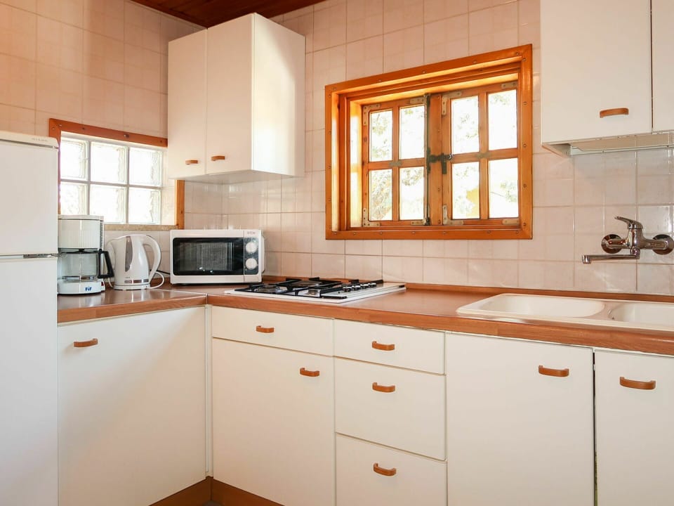 Countertop, Cabinetry, Kitchen Sink, Property, Furniture, Sink, Window, White, Building, Drawer