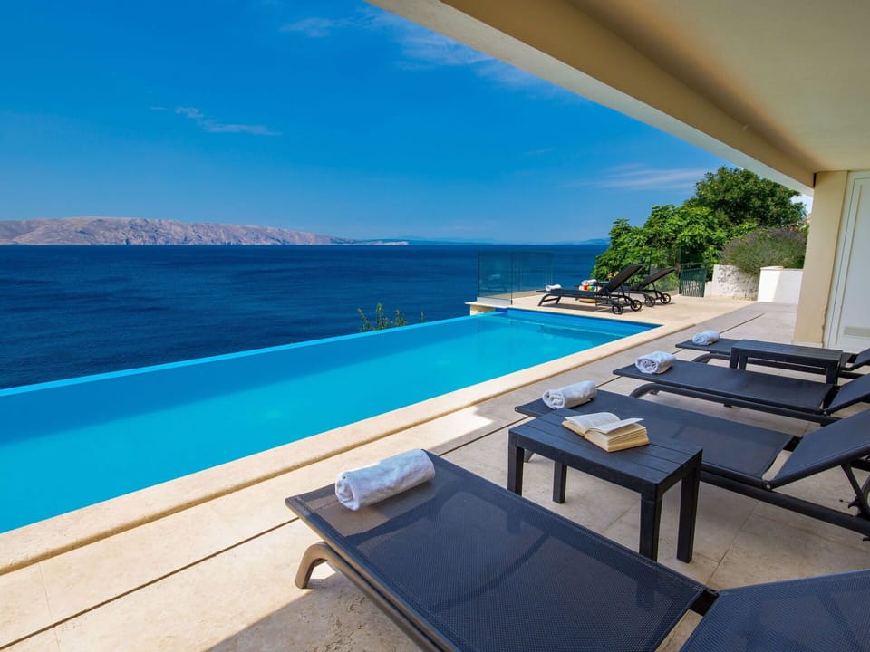Water, Sky, Cloud, Building, Property, Furniture, Table, Swimming Pool, Azure, Shade