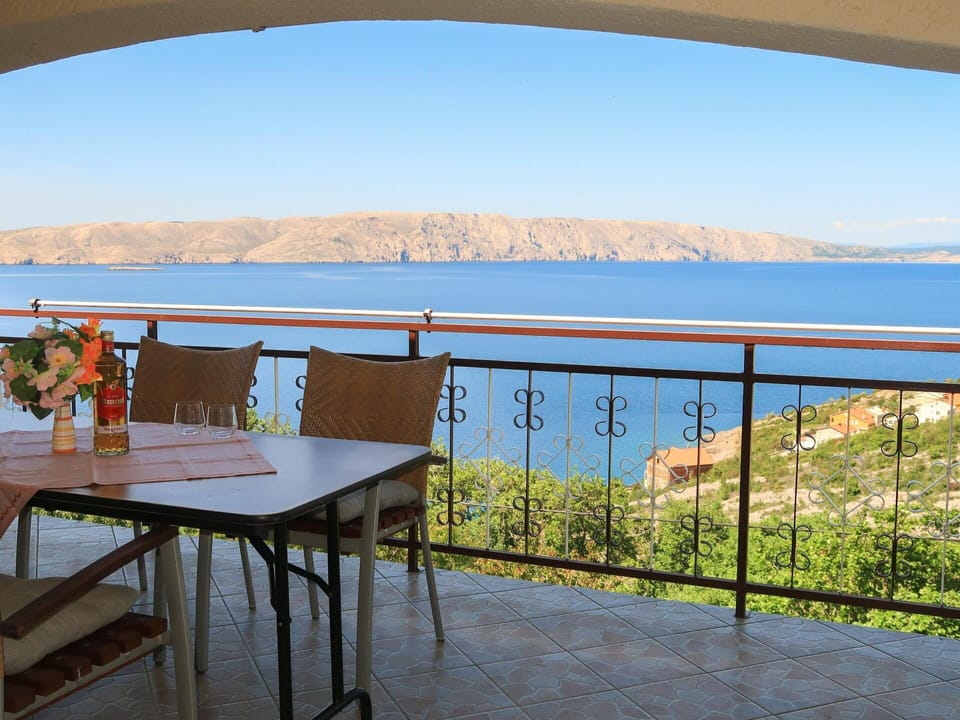 Water, Sky, Plant, Table, Property, Daytime, Furniture, Azure, Shade, Wood