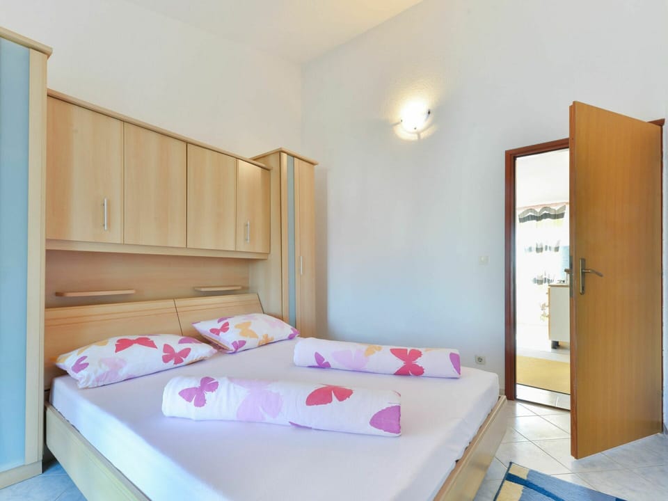 Furniture, Cabinetry, Comfort, Lighting, Interior Design, Wood, Bed, Floor, Bed Frame