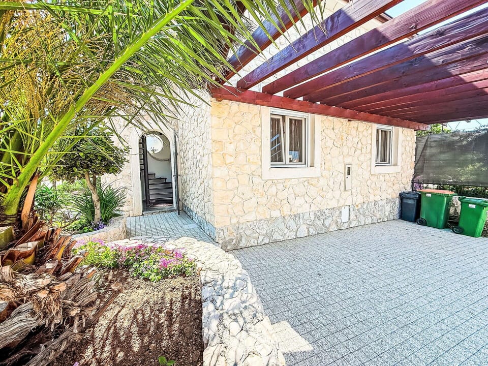 Residential Area, Home, Resort, Shade, Eco Hotel, Backyard, Estate, Cottage, Swimming Pool, Garden