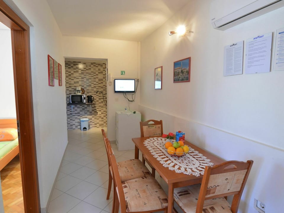 Room, Property, Building, Furniture, House, Real Estate, Interior Design, Floor, Table, Ceiling