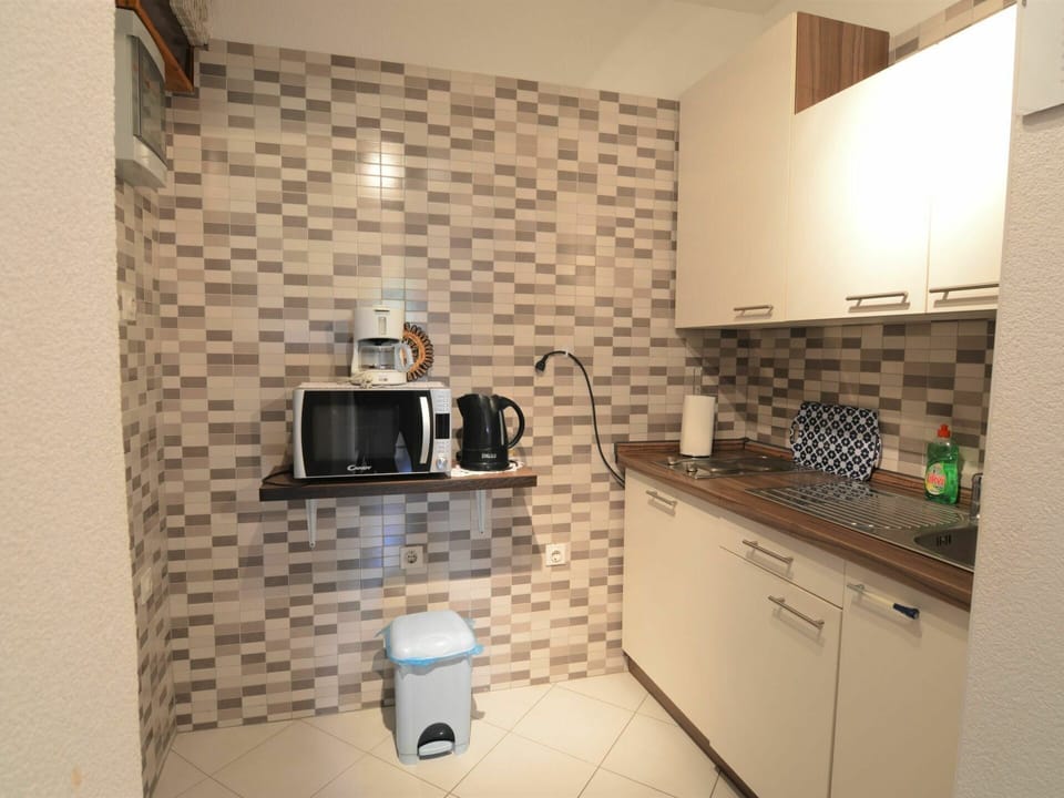 Property, Tile, Room, Wall, Interior Design, Furniture, House, Building, Floor, Real Estate