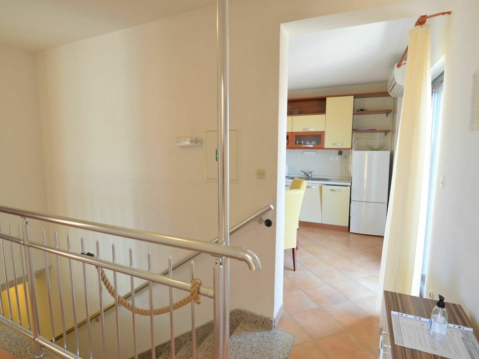 Room, Property, Floor, Building, House, Handrail, Wall, Real Estate, Interior Design, Architecture