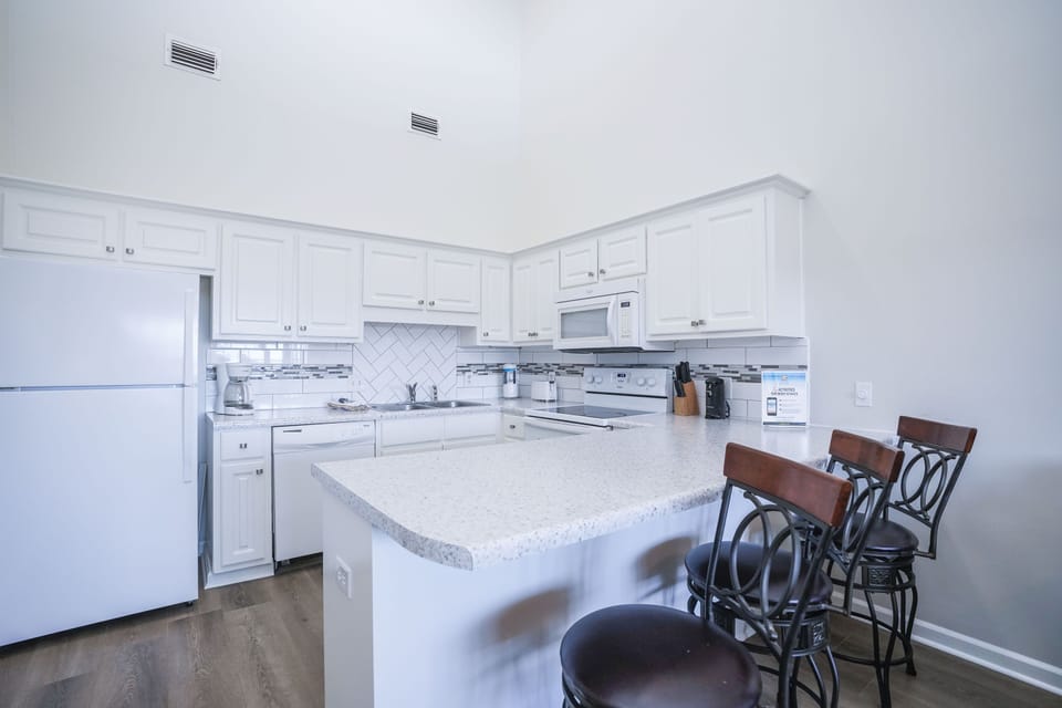 Kitchen with Breakfast Bar
