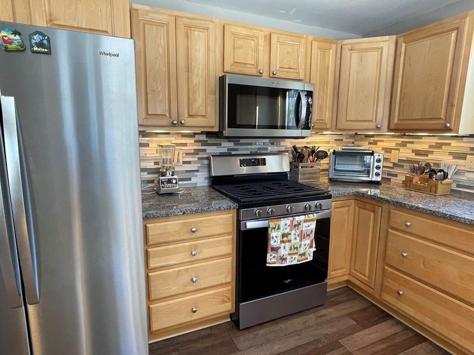 New appliances, new granite, new tile