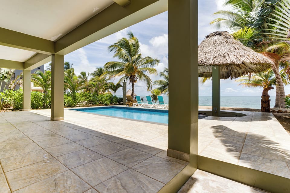 Lower poolside lanai