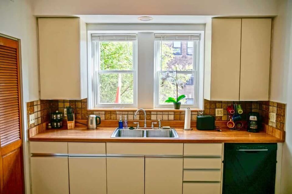 Well organized and a fully-functioning kitchen!