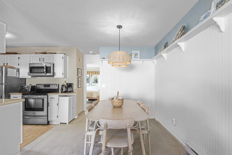 Kitchen/Dining area
