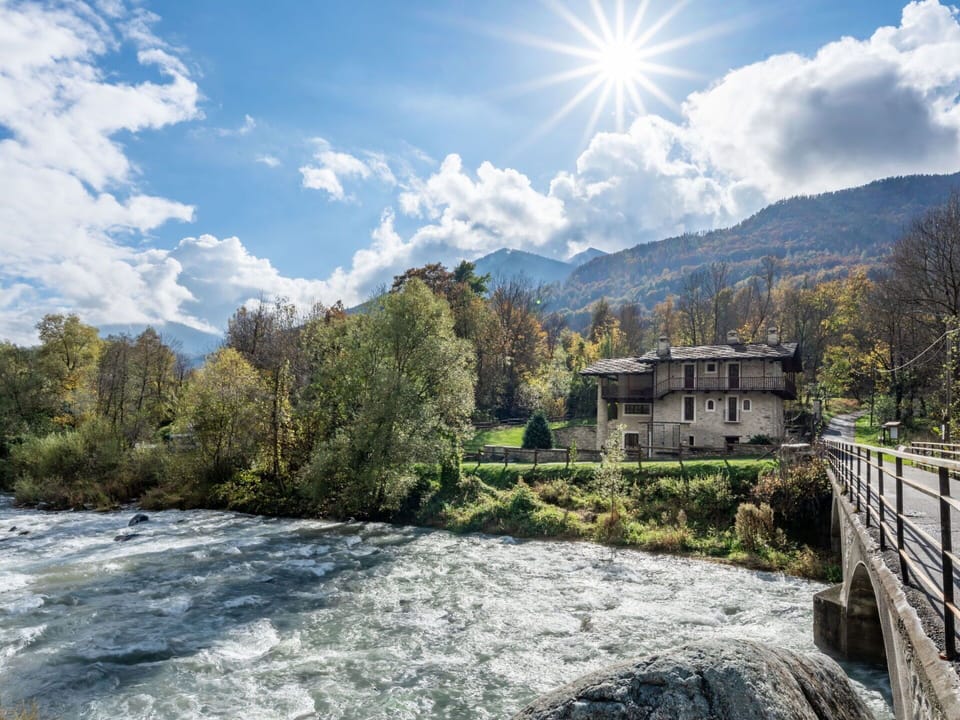 Cloud, Water, Sky, Plant, Water Resources, Mountain, Natural Landscape, Tree, Building, Highland