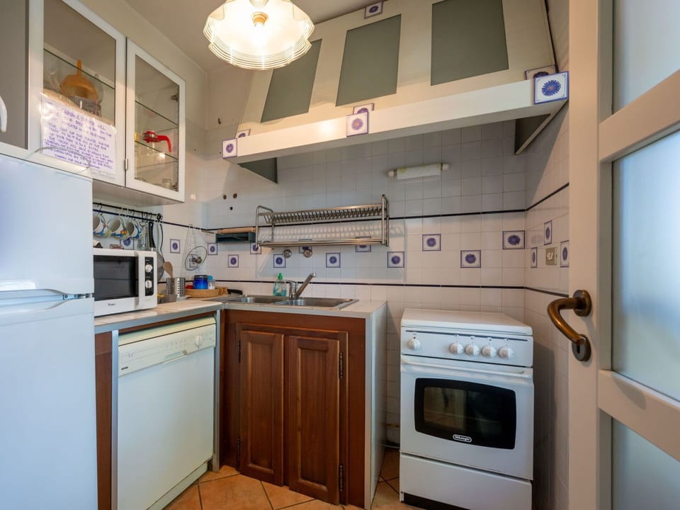 Cabinetry, Furniture, Countertop, Kitchen Appliance, Home Appliance, Interior Design, Kitchen Stove, Wood, Building, Kitchen