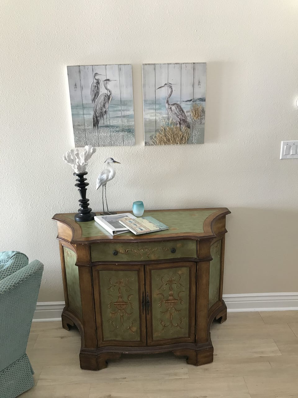 Dining area cabinet