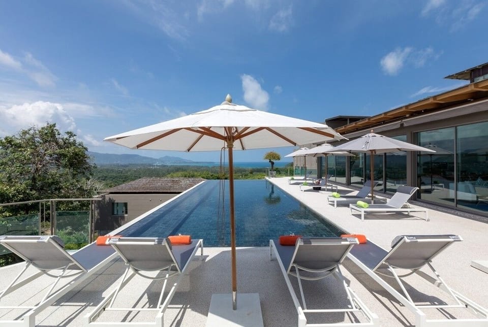 Tropical Castle 18 suites - Layan Beach
