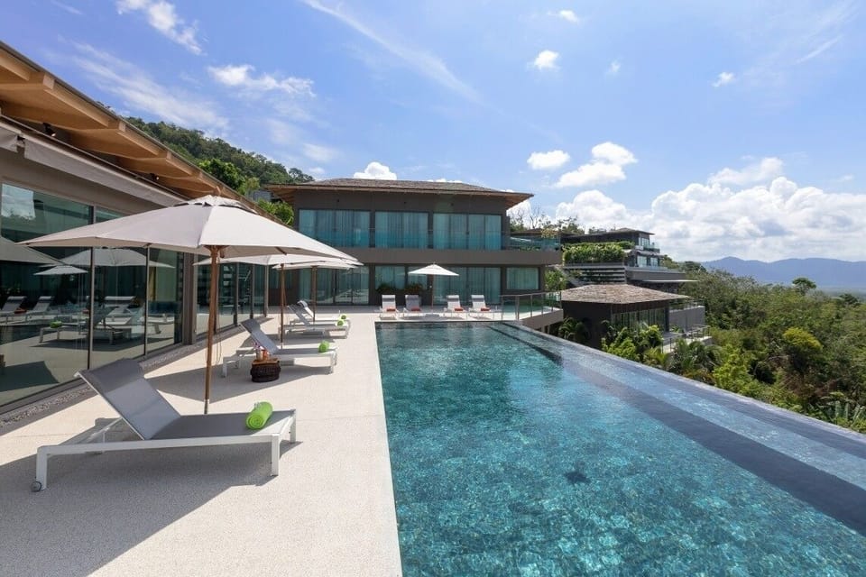 Tropical Castle 18 suites - Layan Beach