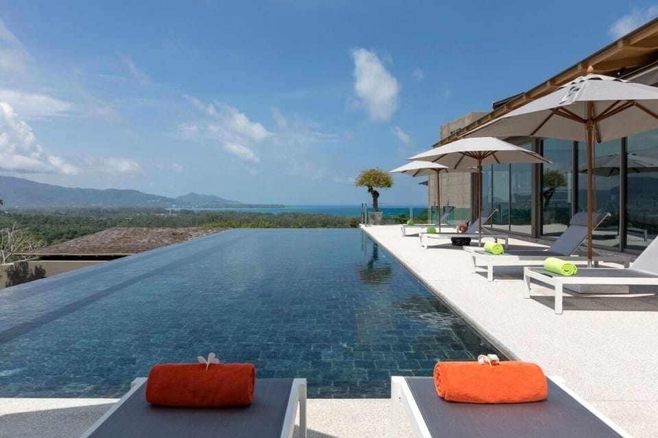 Tropical Castle 18 suites - Layan Beach