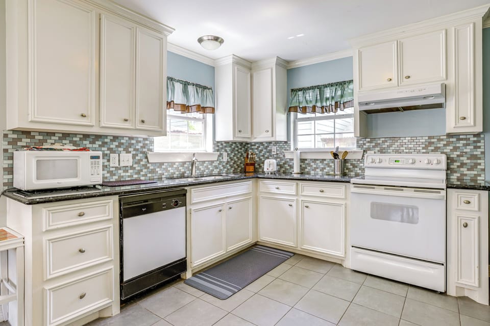 Kitchen | Drip & Keurig Coffee Makers | Dishwasher | Toaster