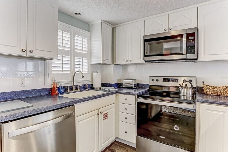 Uncluttered Countertops for Preparing Meals