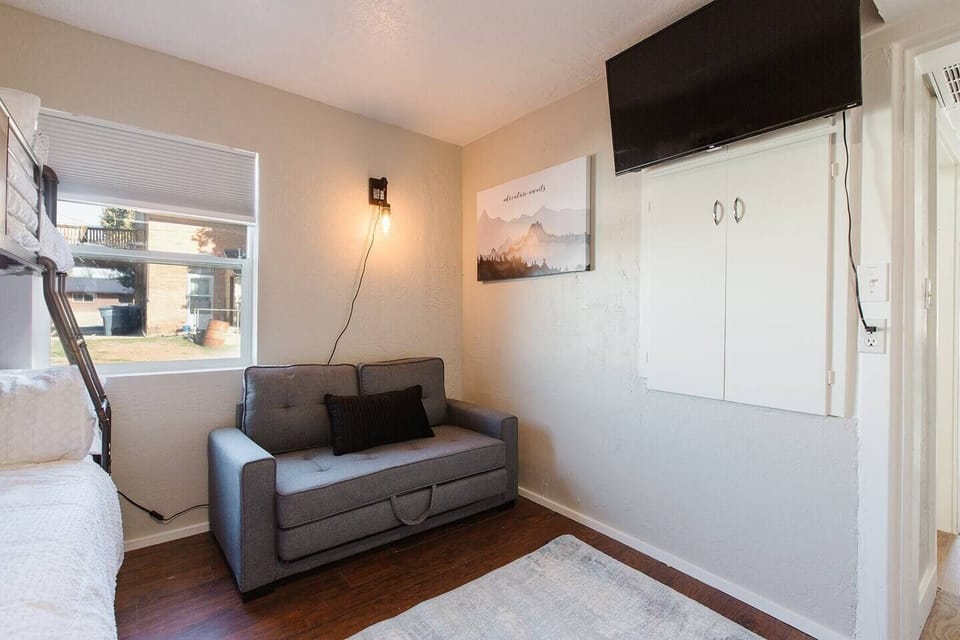 Bunkroom with Sofa Bed