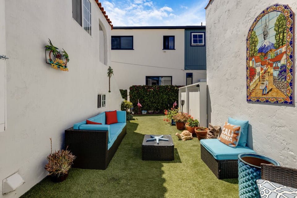 Nice shared outdoor area to lounge and have a glass of wine.