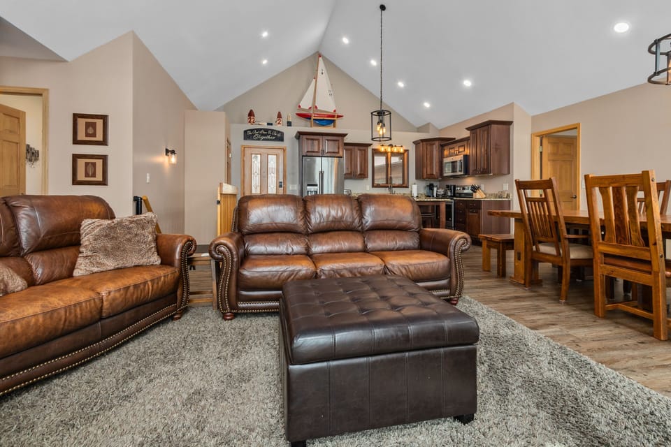 Relax on the sofa and enjoy the lake view!