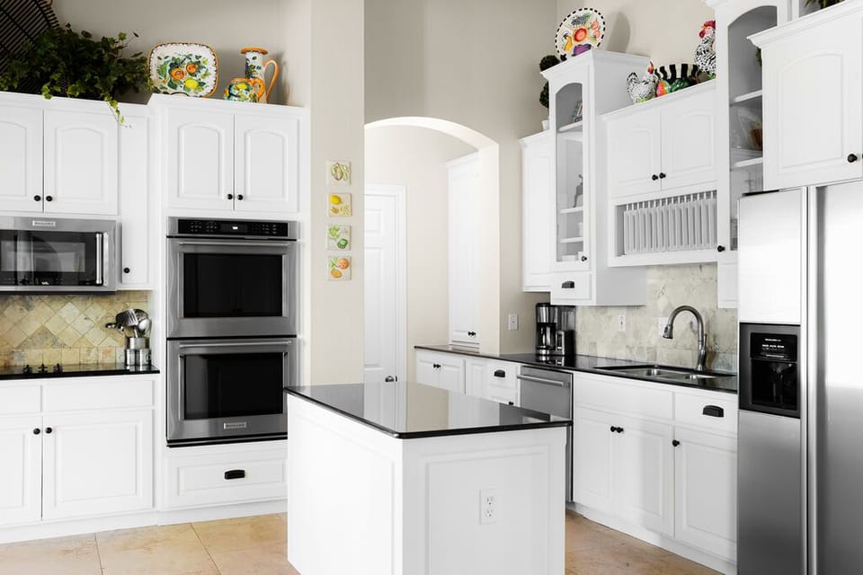 STAINLESS APPLIANCES AND DOUBLE OVENS