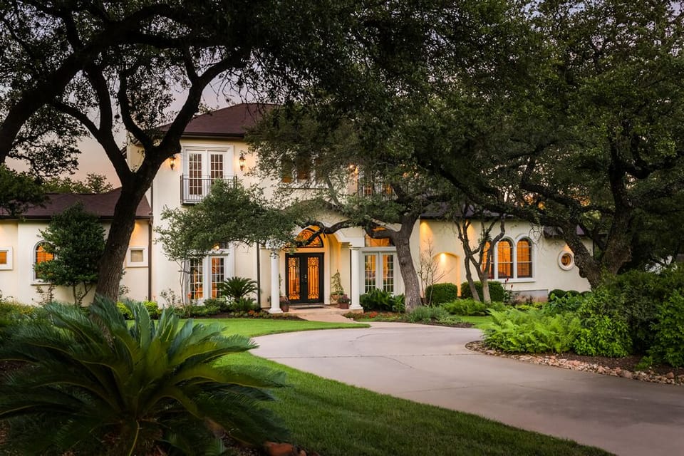 4000 SQUARE FEET ON 1.4 ACRES