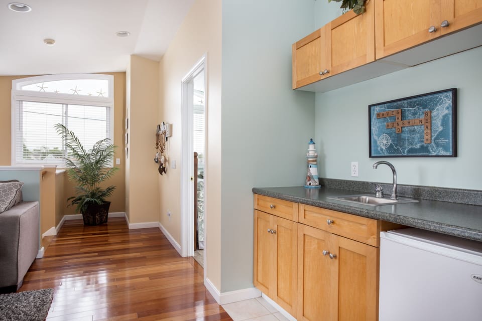 Second Floor Wet bar