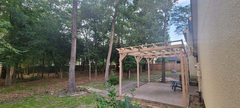 Jr suite pergola n forest lot next door 