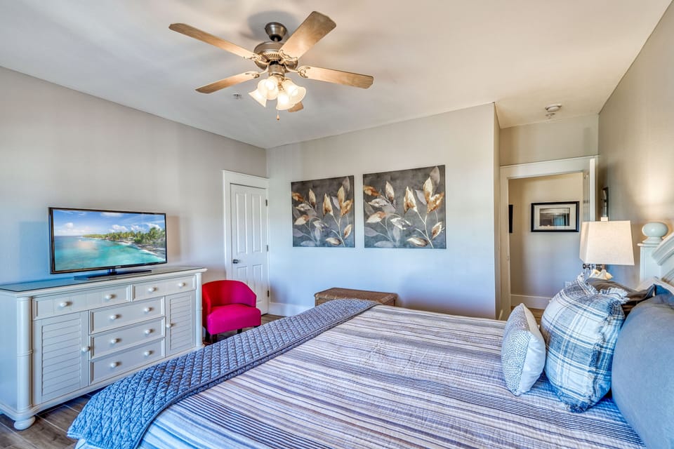 Primary King Suite - Equipped with a Flat-Screen TV