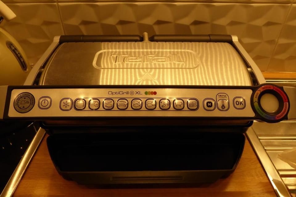 Sophia's Penthouse Apartment with Acropolis or Lykavitos view Apartment in Athens