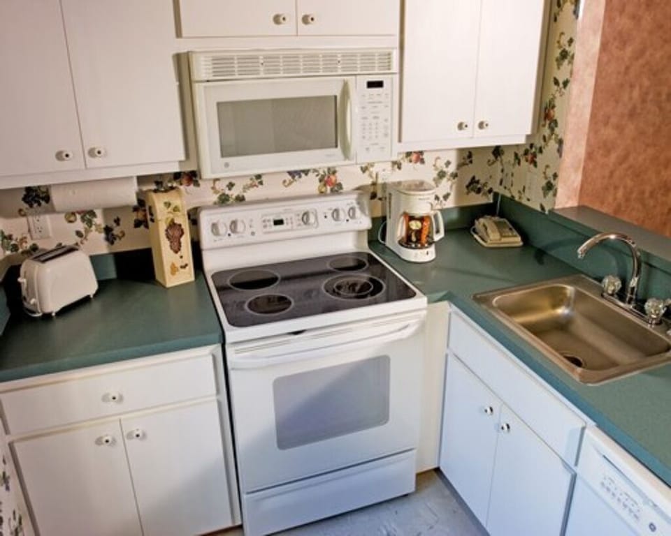 2 fully equipped kitchens.