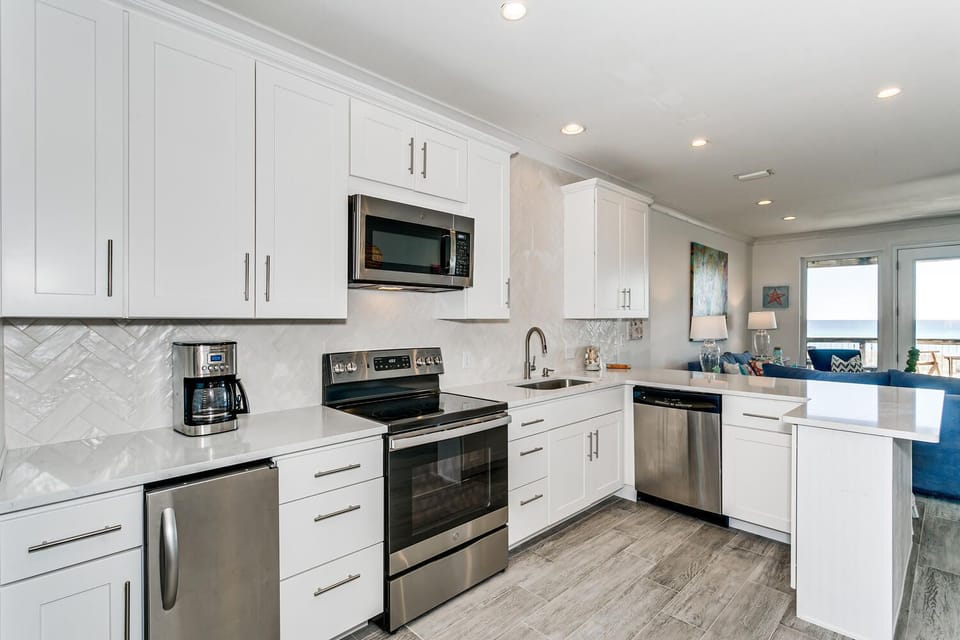 Brand new kitchen! Quartz counters and Stainless Steel appliances!