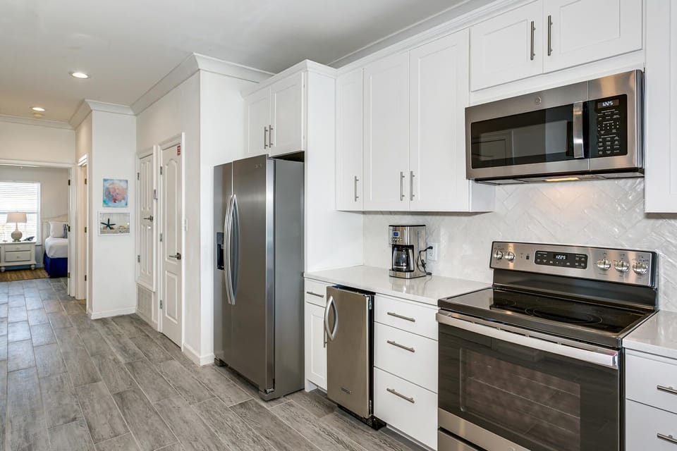 Brand New Kitchen! Quart counters and Stainless Steel appliances! 