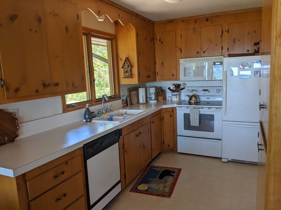 A nice fully equiped kitchen so you don't have to eat out for every meal.
